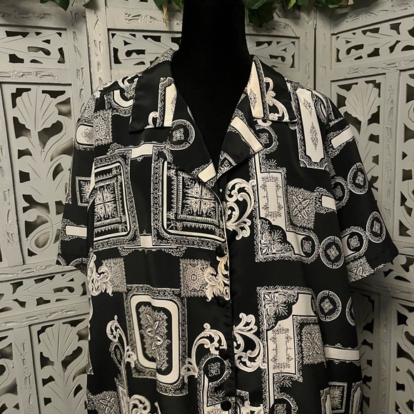 FASHION ATTITUDE VINTAGE VIBES BLACK & OFF WHITE SHORT SLEEVE BUTTON UP PLUS TOP - Picture 2 of 9